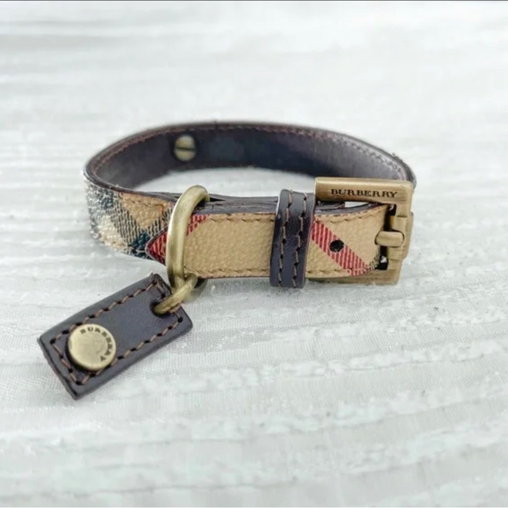 Burberry leather Collar
